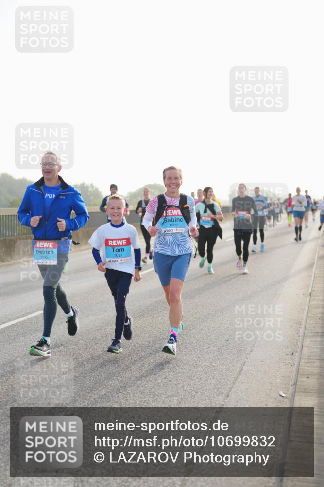 03.10.2026 - Köhlbrandbrückenlauf LAZAROV Photography http://msf.ph/oto/10699832 03.10.2026 09:21:37 Position 3 1035, 1037, 1036 meine-sportfotos.de