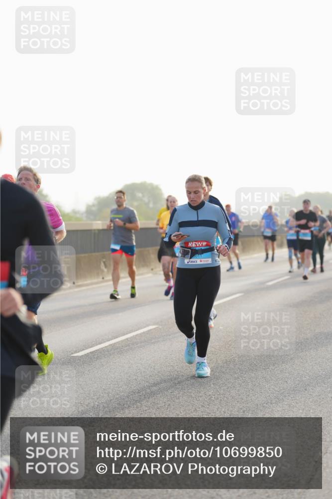 03.10.2026 - Köhlbrandbrückenlauf LAZAROV Photography http://msf.ph/oto/10699850 03.10.2026 09:21:39 Position 3 011 meine-sportfotos.de