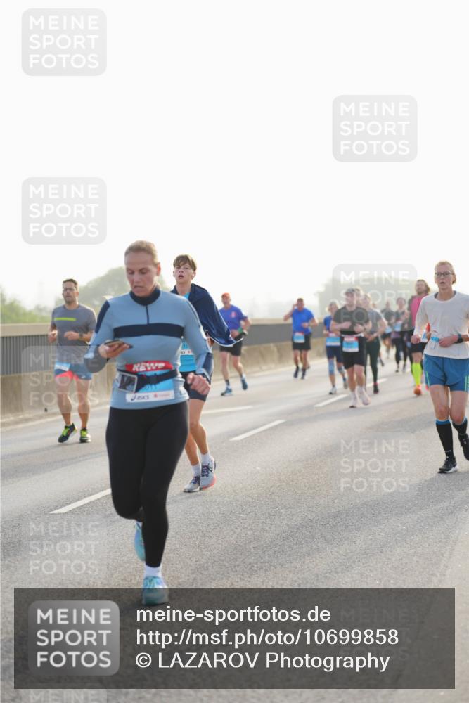 03.10.2026 - Köhlbrandbrückenlauf LAZAROV Photography http://msf.ph/oto/10699858 03.10.2026 09:21:40 Position 3  meine-sportfotos.de