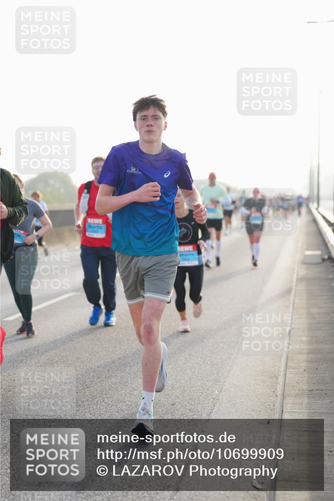 03.10.2026 - Köhlbrandbrückenlauf LAZAROV Photography http://msf.ph/oto/10699909 03.10.2026 09:21:46 Position 3  meine-sportfotos.de