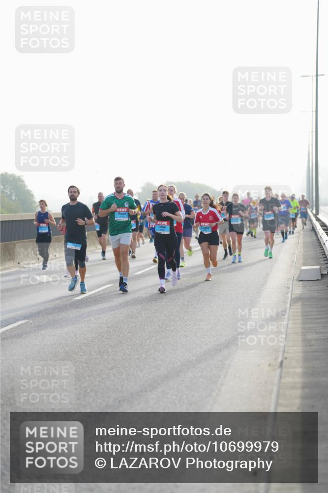 03.10.2026 - Köhlbrandbrückenlauf LAZAROV Photography http://msf.ph/oto/10699979 03.10.2026 09:21:55 Position 3  meine-sportfotos.de