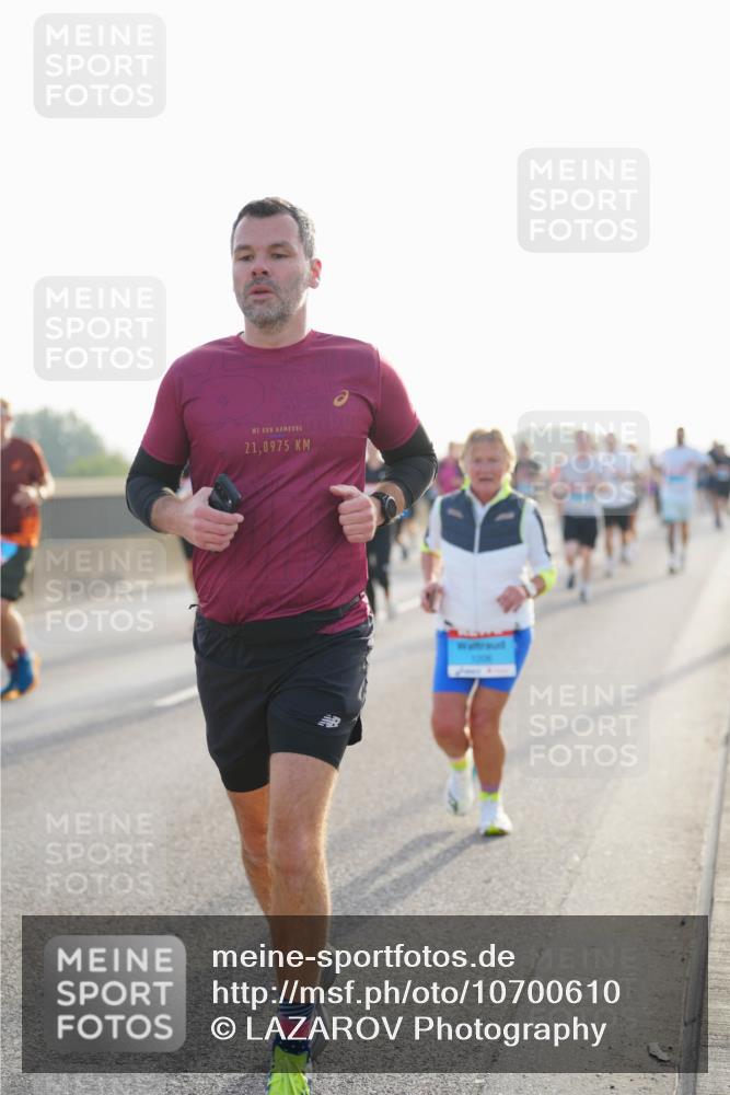 03.10.2026 - Köhlbrandbrückenlauf LAZAROV Photography http://msf.ph/oto/10700610 03.10.2026 09:23:22 Position 3 40, 0, 21, 0975 meine-sportfotos.de