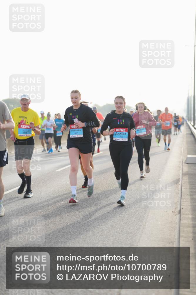 03.10.2026 - Köhlbrandbrückenlauf LAZAROV Photography http://msf.ph/oto/10700789 03.10.2026 09:23:49 Position 3 3848, 1905, 1906 meine-sportfotos.de