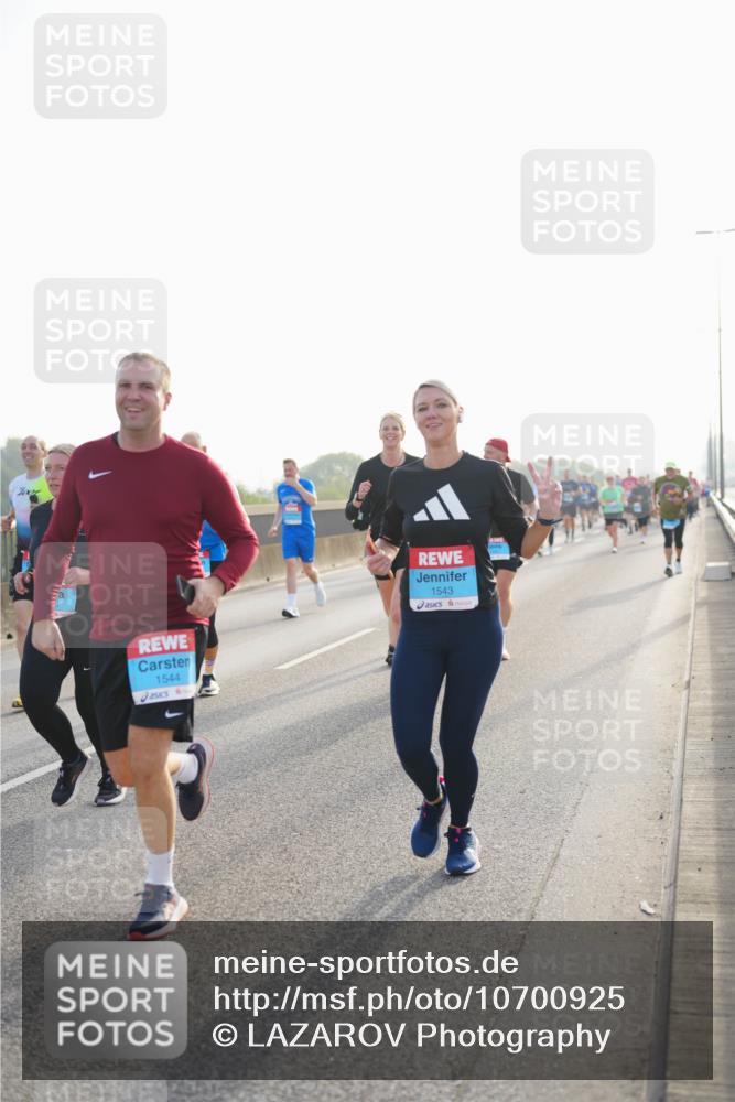 03.10.2026 - Köhlbrandbrückenlauf LAZAROV Photography http://msf.ph/oto/10700925 03.10.2026 09:24:10 Position 3 1544, 1543 meine-sportfotos.de