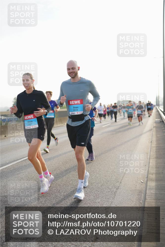 03.10.2026 - Köhlbrandbrückenlauf LAZAROV Photography http://msf.ph/oto/10701220 03.10.2026 09:24:58 Position 3 3807, 3809 meine-sportfotos.de