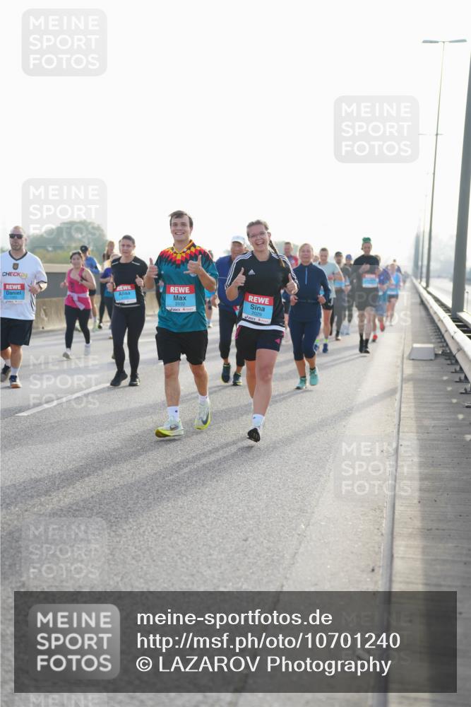 03.10.2026 - Köhlbrandbrückenlauf LAZAROV Photography http://msf.ph/oto/10701240 03.10.2026 09:25:01 Position 3 24, 1950, 2032, 2029 meine-sportfotos.de