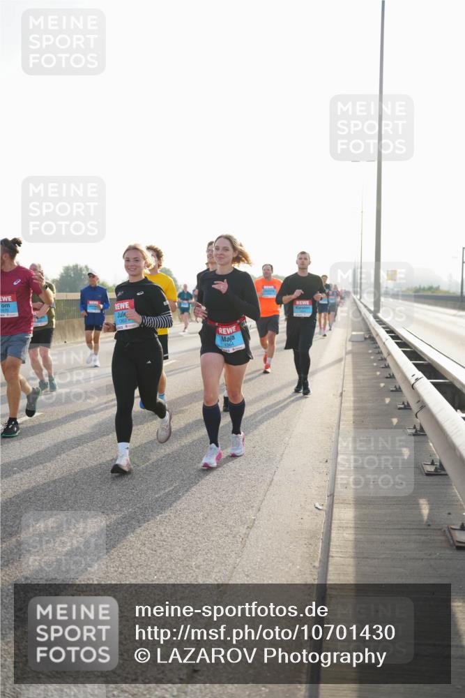 03.10.2026 - Köhlbrandbrückenlauf LAZAROV Photography http://msf.ph/oto/10701430 03.10.2026 09:25:43 Position 3 1570, 1362, 1364 meine-sportfotos.de