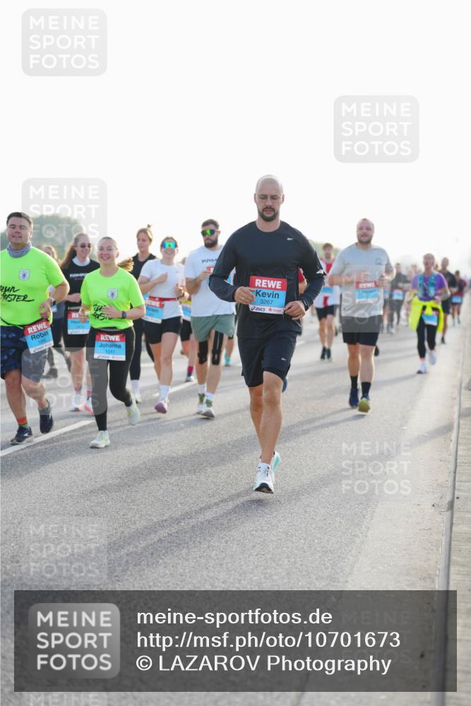 03.10.2026 - Köhlbrandbrückenlauf LAZAROV Photography http://msf.ph/oto/10701673 03.10.2026 09:26:53 Position 3 1040, 1041, 3267 meine-sportfotos.de