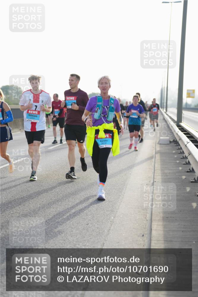 03.10.2026 - Köhlbrandbrückenlauf LAZAROV Photography http://msf.ph/oto/10701690 03.10.2026 09:26:59 Position 3 2761, 3812 meine-sportfotos.de
