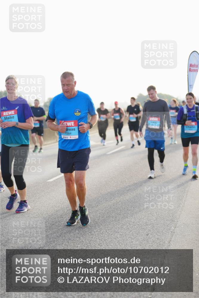03.10.2026 - Köhlbrandbrückenlauf LAZAROV Photography http://msf.ph/oto/10702012 03.10.2026 09:28:33 Position 3 2600, 1384 meine-sportfotos.de