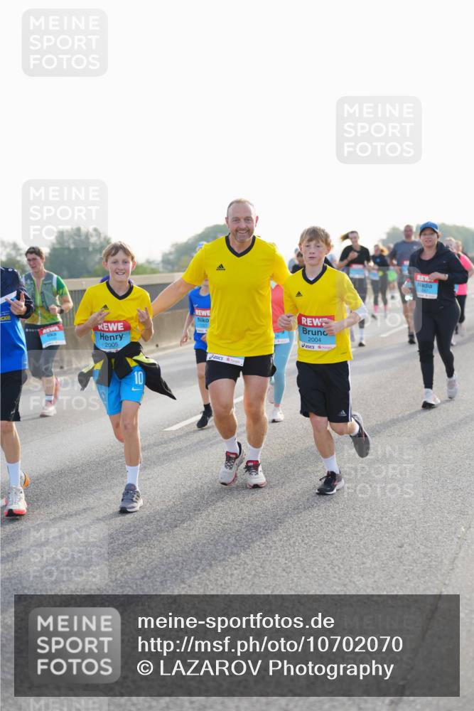 03.10.2026 - Köhlbrandbrückenlauf LAZAROV Photography http://msf.ph/oto/10702070 03.10.2026 09:28:52 Position 3 2005, 2004 meine-sportfotos.de