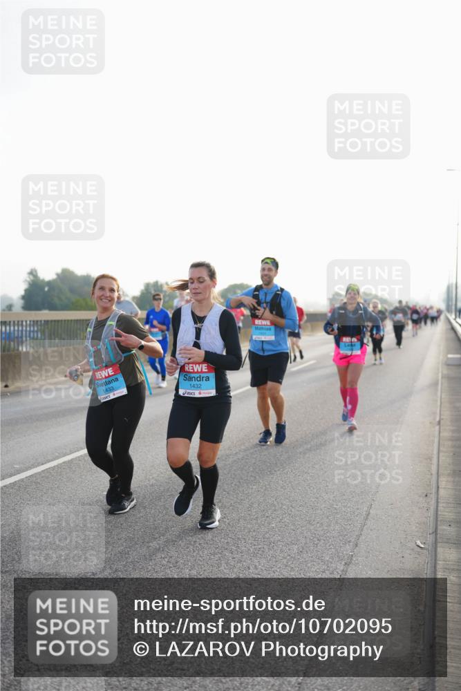 03.10.2026 - Köhlbrandbrückenlauf LAZAROV Photography http://msf.ph/oto/10702095 03.10.2026 09:29:00 Position 3 1433, 1432 meine-sportfotos.de