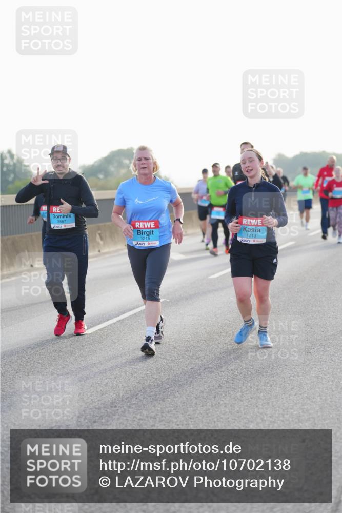 03.10.2026 - Köhlbrandbrückenlauf LAZAROV Photography http://msf.ph/oto/10702138 03.10.2026 09:29:12 Position 3 3557, 1215, 1213 meine-sportfotos.de
