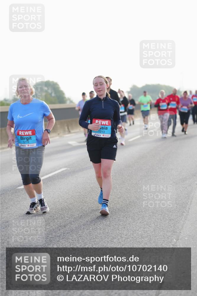 03.10.2026 - Köhlbrandbrückenlauf LAZAROV Photography http://msf.ph/oto/10702140 03.10.2026 09:29:13 Position 3 1215, 1213 meine-sportfotos.de