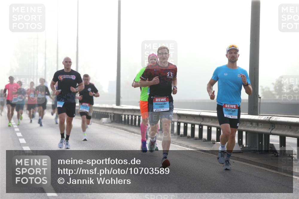 03.10.2026 - Köhlbrandbrückenlauf Jannik Wohlers http://msf.ph/oto/10703589 03.10.2026 09:12:56 Position 3 2, 1097, 1260 meine-sportfotos.de