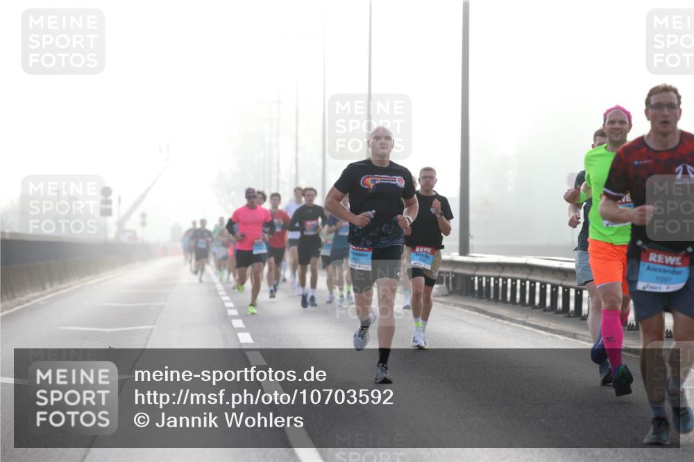 03.10.2026 - Köhlbrandbrückenlauf Jannik Wohlers http://msf.ph/oto/10703592 03.10.2026 09:12:57 Position 3 219, 2041, 2, 1097 meine-sportfotos.de