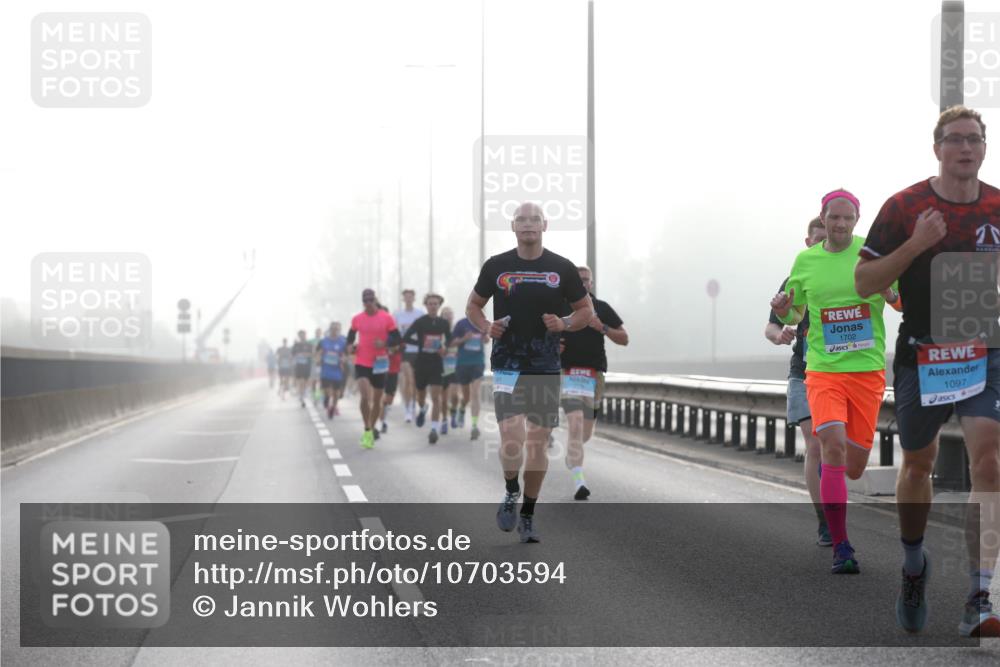 03.10.2026 - Köhlbrandbrückenlauf Jannik Wohlers http://msf.ph/oto/10703594 03.10.2026 09:12:58 Position 3 1702, 1097, 2 meine-sportfotos.de