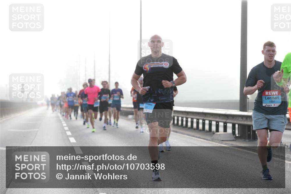 03.10.2026 - Köhlbrandbrückenlauf Jannik Wohlers http://msf.ph/oto/10703598 03.10.2026 09:13:00 Position 3 2041, 1607 meine-sportfotos.de