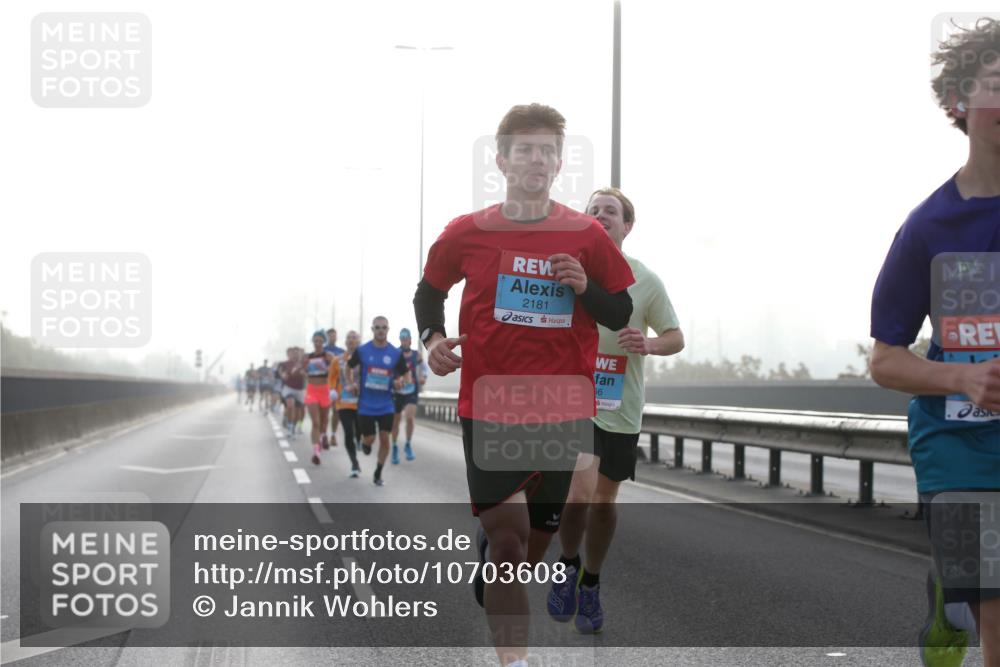 03.10.2026 - Köhlbrandbrückenlauf Jannik Wohlers http://msf.ph/oto/10703608 03.10.2026 09:13:09 Position 3 2181, 6 meine-sportfotos.de
