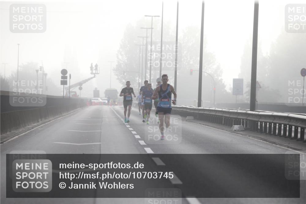 03.10.2026 - Köhlbrandbrückenlauf Jannik Wohlers http://msf.ph/oto/10703745 03.10.2026 09:10:59 Position 3  meine-sportfotos.de