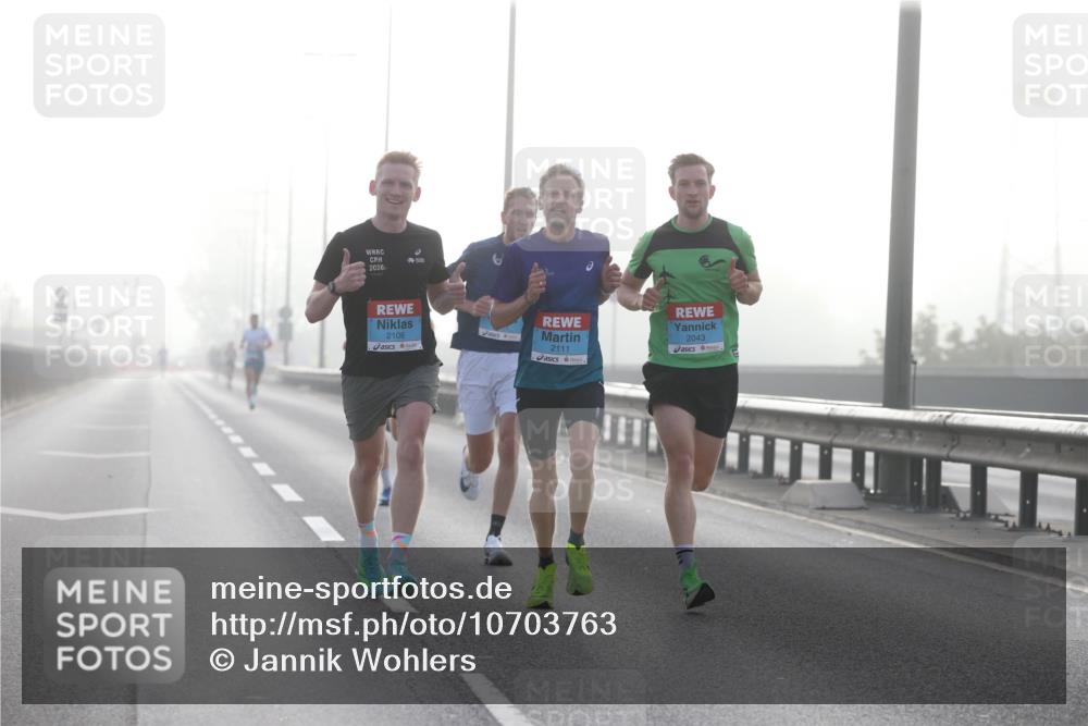 03.10.2026 - Köhlbrandbrückenlauf Jannik Wohlers http://msf.ph/oto/10703763 03.10.2026 09:11:12 Position 3 110, 2026, 2106, 2111, 2043 meine-sportfotos.de