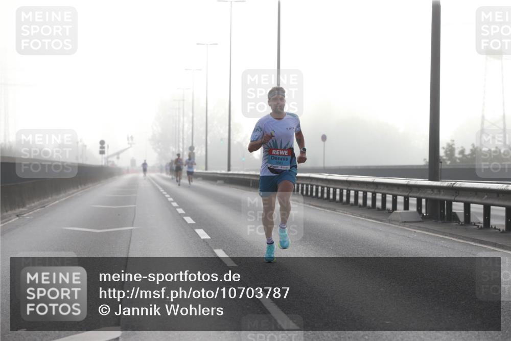 03.10.2026 - Köhlbrandbrückenlauf Jannik Wohlers http://msf.ph/oto/10703787 03.10.2026 09:11:23 Position 3 1063 meine-sportfotos.de