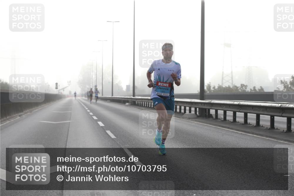 03.10.2026 - Köhlbrandbrückenlauf Jannik Wohlers http://msf.ph/oto/10703795 03.10.2026 09:11:24 Position 3 1063 meine-sportfotos.de