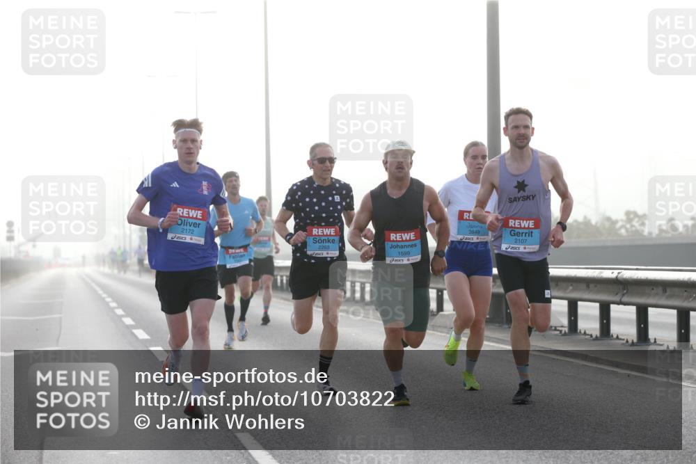 03.10.2026 - Köhlbrandbrückenlauf Jannik Wohlers http://msf.ph/oto/10703822 03.10.2026 09:11:52 Position 3 110, 2172, 2263, 1599, 3849, 2107 meine-sportfotos.de