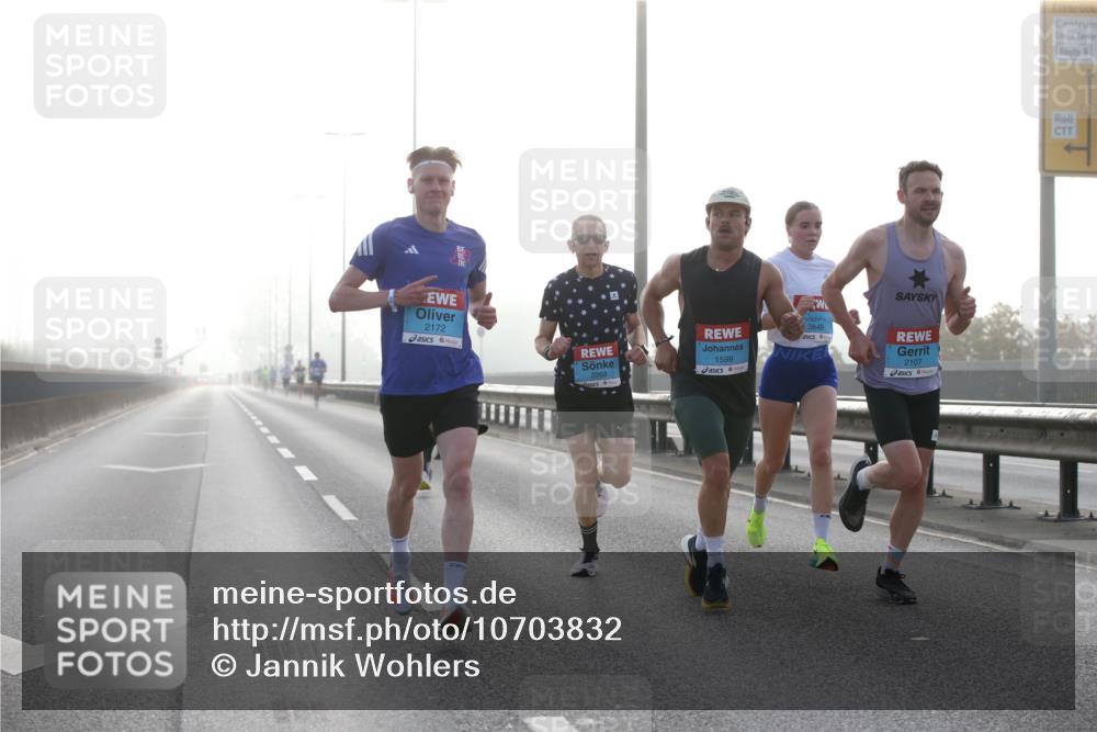 03.10.2026 - Köhlbrandbrückenlauf Jannik Wohlers http://msf.ph/oto/10703832 03.10.2026 09:11:53 Position 3 2172, 2263, 1599, 3849, 2107 meine-sportfotos.de