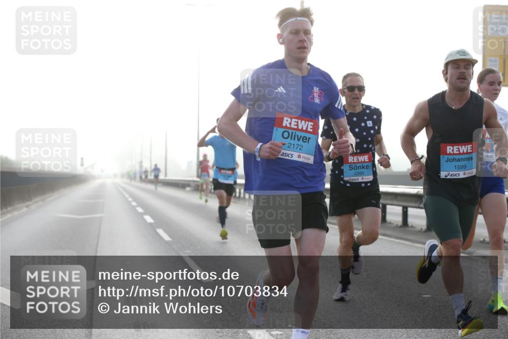 03.10.2026 - Köhlbrandbrückenlauf Jannik Wohlers http://msf.ph/oto/10703834 03.10.2026 09:11:54 Position 3 2172, 2263, 1599 meine-sportfotos.de