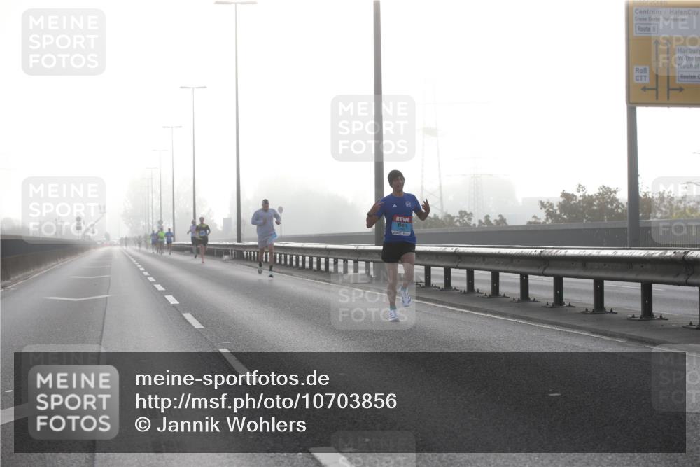 03.10.2026 - Köhlbrandbrückenlauf Jannik Wohlers http://msf.ph/oto/10703856 03.10.2026 09:12:04 Position 3 89, 33 meine-sportfotos.de