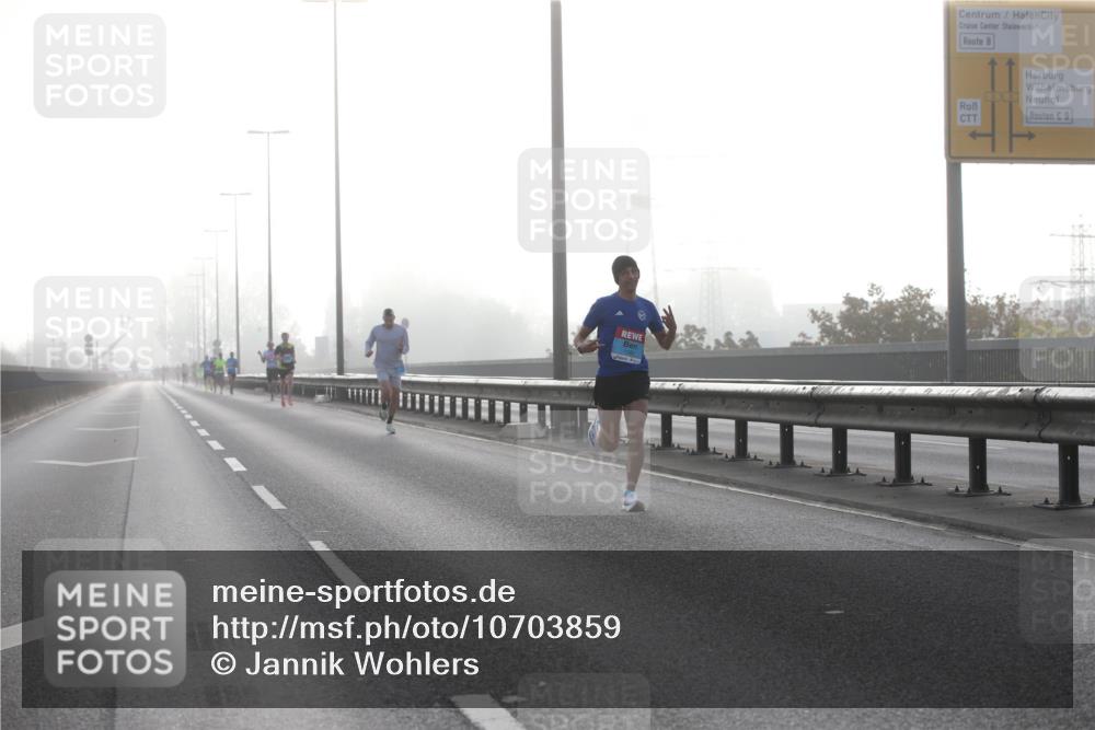 03.10.2026 - Köhlbrandbrückenlauf Jannik Wohlers http://msf.ph/oto/10703859 03.10.2026 09:12:04 Position 3 33 meine-sportfotos.de