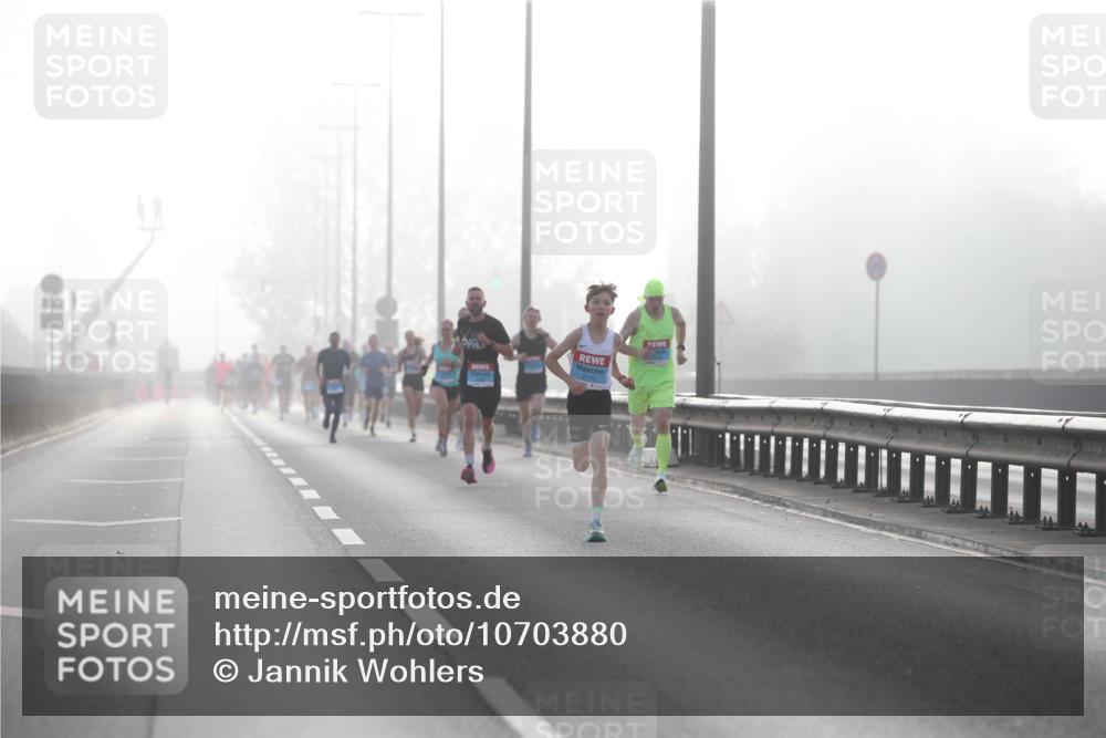 03.10.2026 - Köhlbrandbrückenlauf Jannik Wohlers http://msf.ph/oto/10703880 03.10.2026 09:12:29 Position 3  meine-sportfotos.de