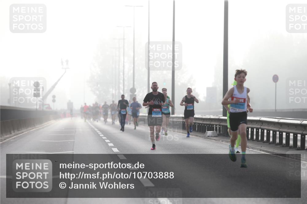 03.10.2026 - Köhlbrandbrückenlauf Jannik Wohlers http://msf.ph/oto/10703888 03.10.2026 09:12:31 Position 3  meine-sportfotos.de