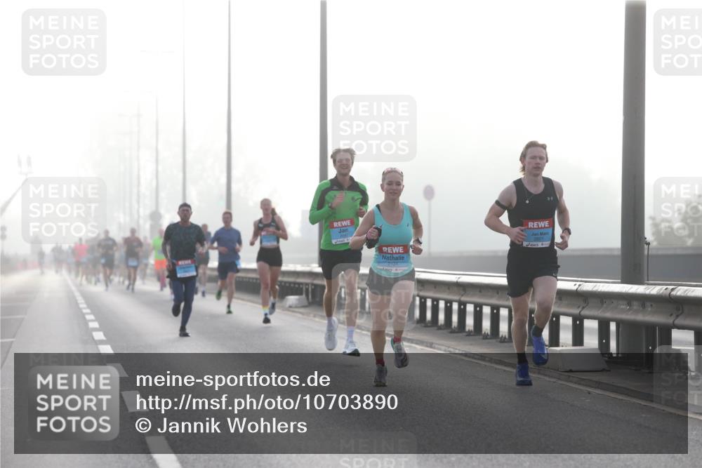03.10.2026 - Köhlbrandbrückenlauf Jannik Wohlers http://msf.ph/oto/10703890 03.10.2026 09:12:40 Position 3 3801, 2124 meine-sportfotos.de