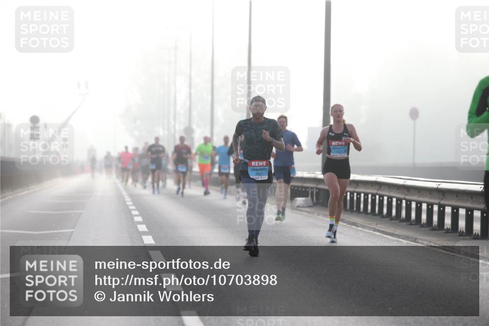 03.10.2026 - Köhlbrandbrückenlauf Jannik Wohlers http://msf.ph/oto/10703898 03.10.2026 09:12:43 Position 3 2067, 1507 meine-sportfotos.de
