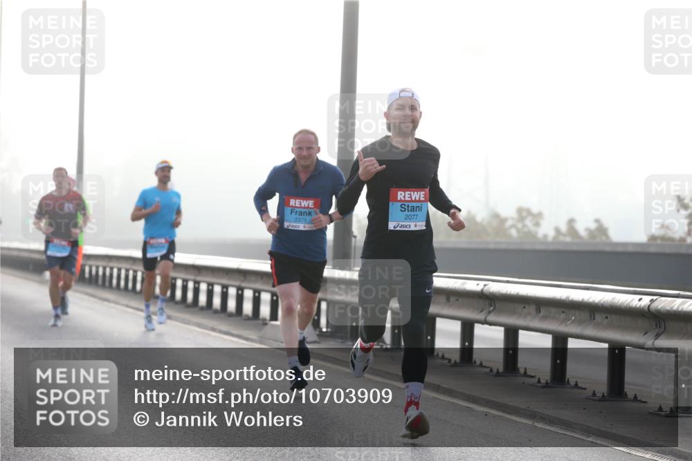 03.10.2026 - Köhlbrandbrückenlauf Jannik Wohlers http://msf.ph/oto/10703909 03.10.2026 09:12:54 Position 3 2375, 2077 meine-sportfotos.de