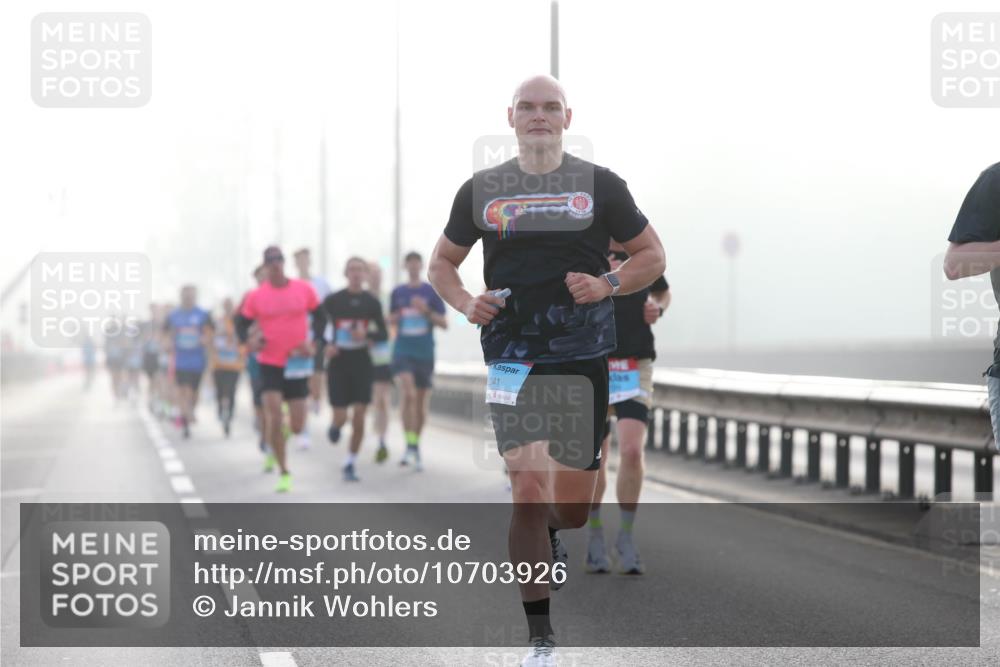 03.10.2026 - Köhlbrandbrückenlauf Jannik Wohlers http://msf.ph/oto/10703926 03.10.2026 09:12:59 Position 3 041 meine-sportfotos.de