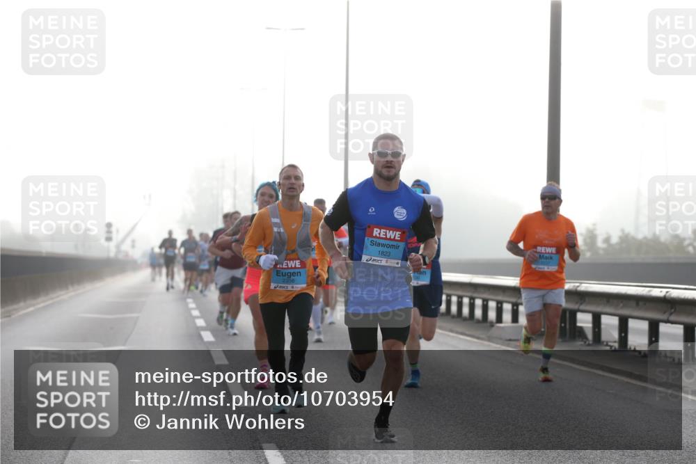 03.10.2026 - Köhlbrandbrückenlauf Jannik Wohlers http://msf.ph/oto/10703954 03.10.2026 09:13:11 Position 3 2356, 1823 meine-sportfotos.de