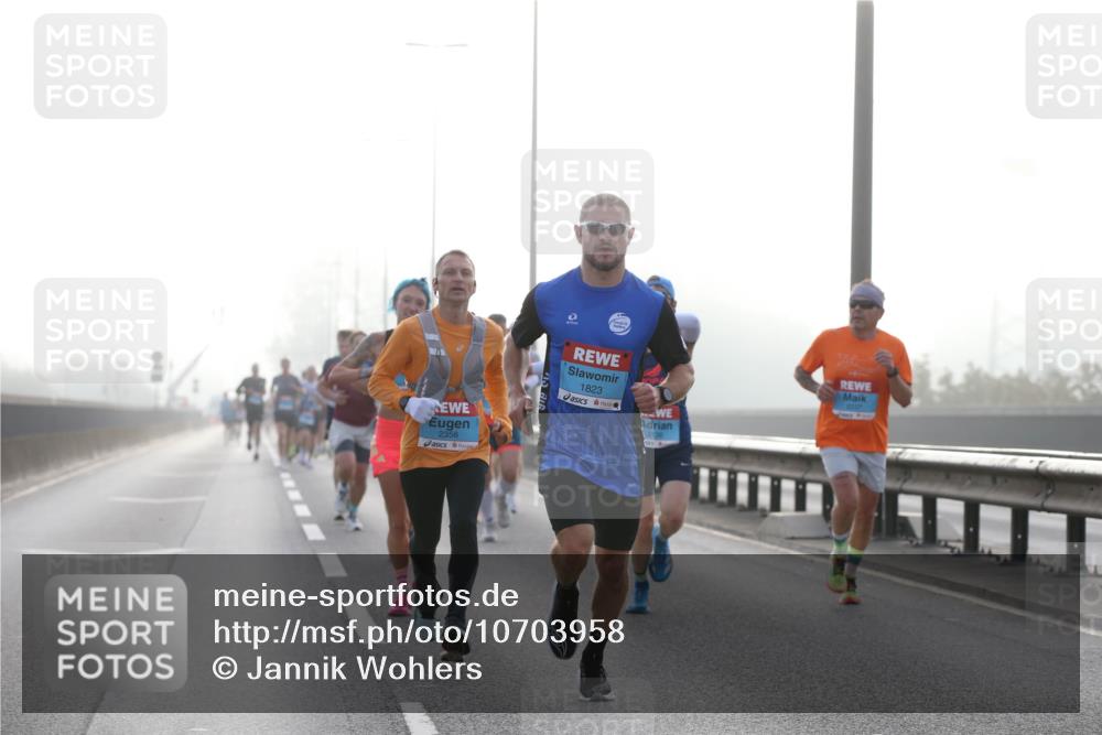 03.10.2026 - Köhlbrandbrückenlauf Jannik Wohlers http://msf.ph/oto/10703958 03.10.2026 09:13:11 Position 3 2356, 1823, 2130 meine-sportfotos.de