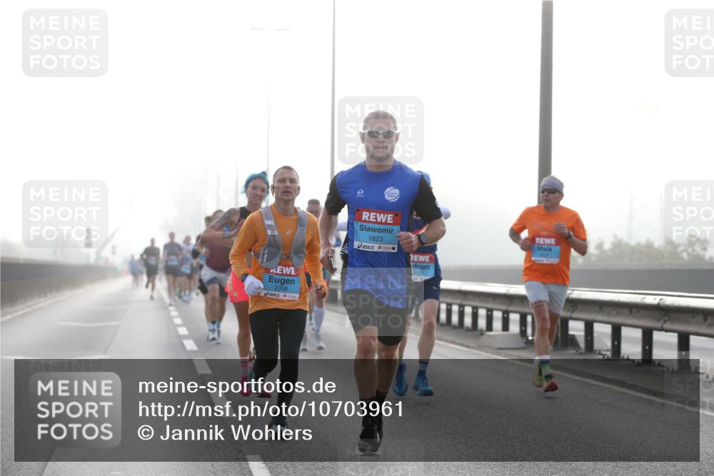 03.10.2026 - Köhlbrandbrückenlauf Jannik Wohlers http://msf.ph/oto/10703961 03.10.2026 09:13:11 Position 3 2356, 2, 1823, 2130 meine-sportfotos.de
