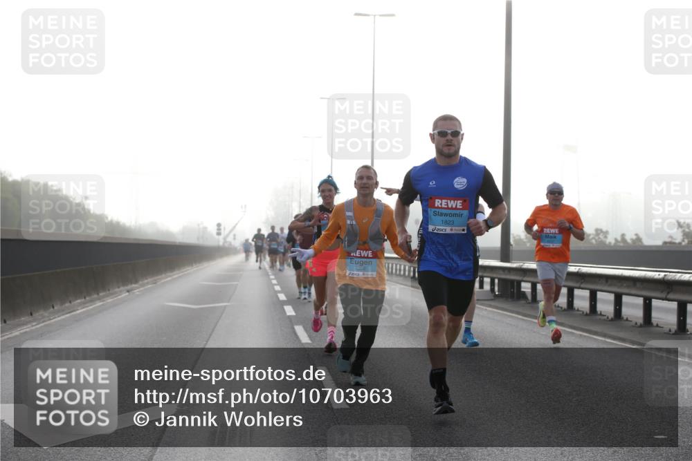 03.10.2026 - Köhlbrandbrückenlauf Jannik Wohlers http://msf.ph/oto/10703963 03.10.2026 09:13:12 Position 3 2356, 1823 meine-sportfotos.de