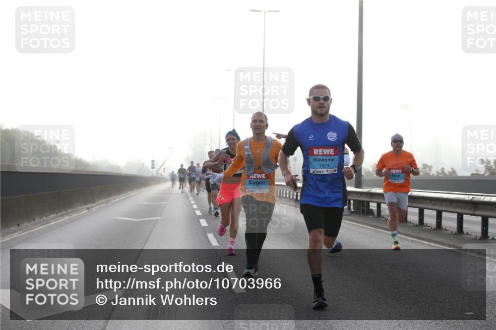 03.10.2026 - Köhlbrandbrückenlauf Jannik Wohlers http://msf.ph/oto/10703966 03.10.2026 09:13:12 Position 3 2356, 1823, 2237 meine-sportfotos.de