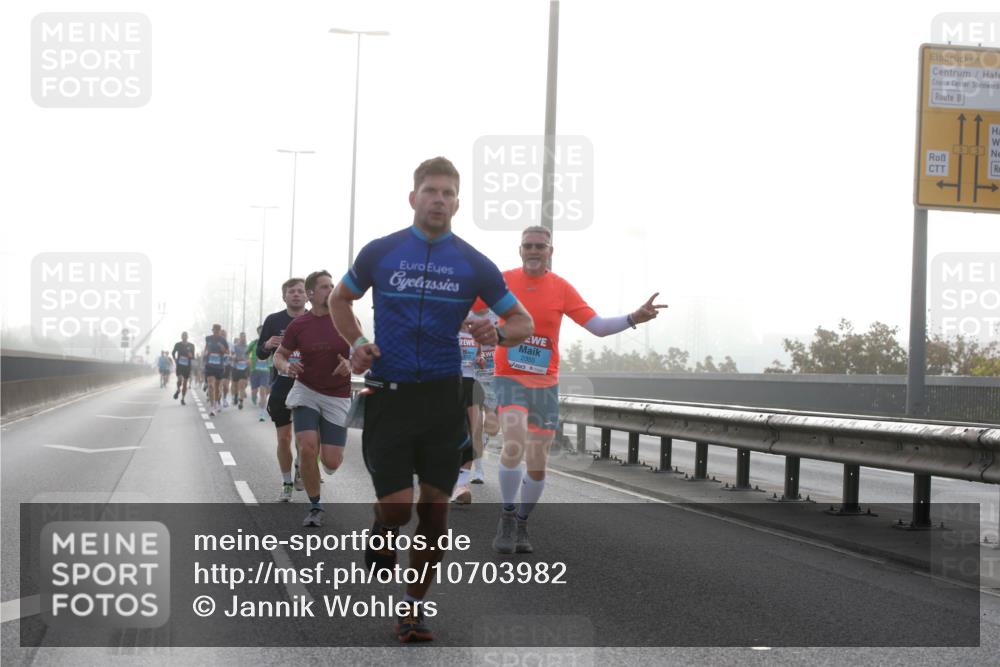 03.10.2026 - Köhlbrandbrückenlauf Jannik Wohlers http://msf.ph/oto/10703982 03.10.2026 09:13:15 Position 3 2355, 33 meine-sportfotos.de