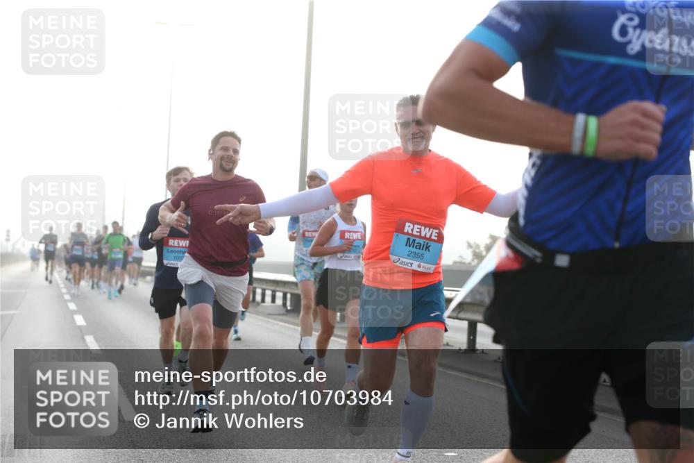 03.10.2026 - Köhlbrandbrückenlauf Jannik Wohlers http://msf.ph/oto/10703984 03.10.2026 09:13:16 Position 3 1007, 42, 195, 2355 meine-sportfotos.de