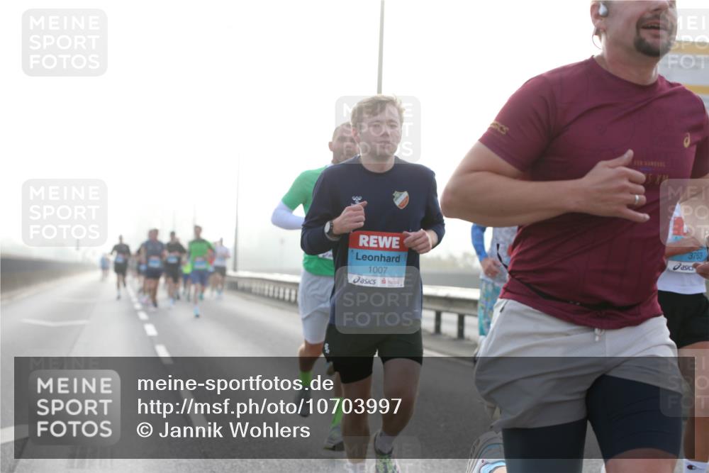 03.10.2026 - Köhlbrandbrückenlauf Jannik Wohlers http://msf.ph/oto/10703997 03.10.2026 09:13:18 Position 3 1007, 5, 3763 meine-sportfotos.de