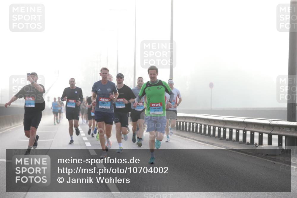 03.10.2026 - Köhlbrandbrückenlauf Jannik Wohlers http://msf.ph/oto/10704002 03.10.2026 09:13:19 Position 3 1142, 2045 meine-sportfotos.de