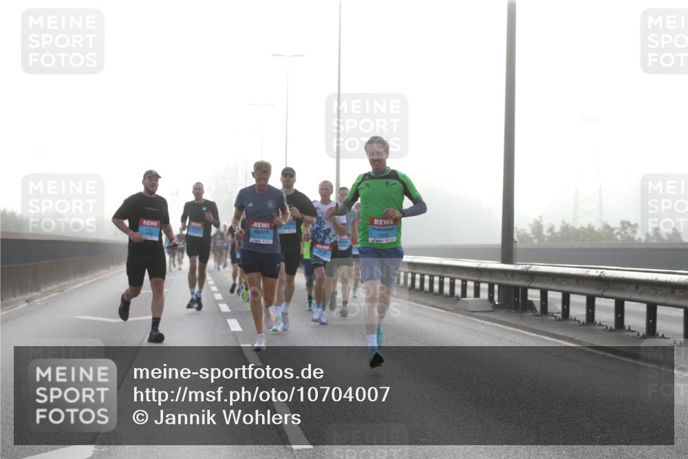 03.10.2026 - Köhlbrandbrückenlauf Jannik Wohlers http://msf.ph/oto/10704007 03.10.2026 09:13:21 Position 3 2045 meine-sportfotos.de