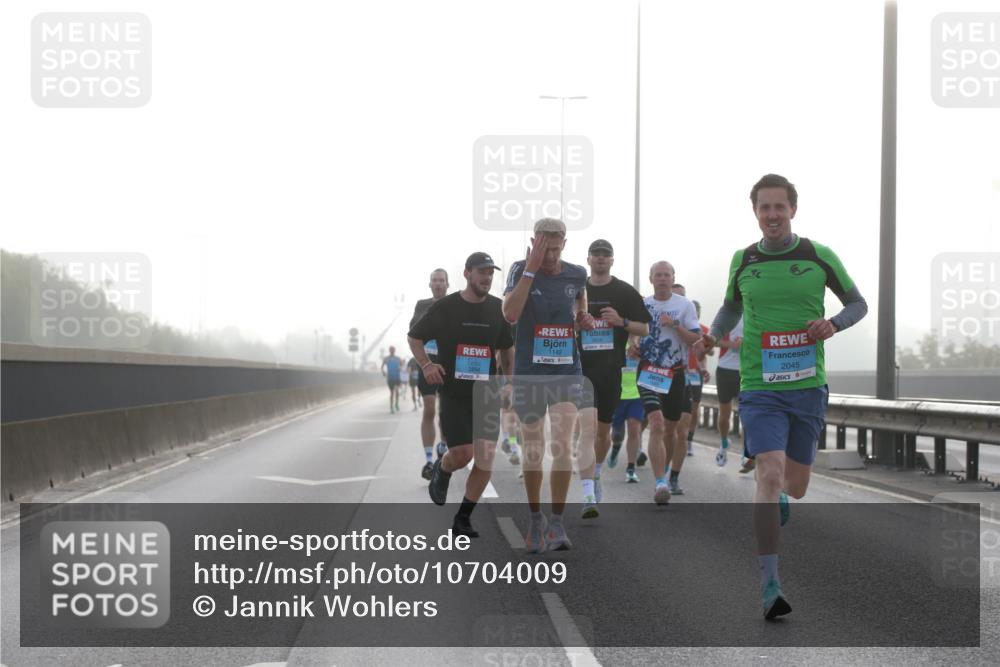 03.10.2026 - Köhlbrandbrückenlauf Jannik Wohlers http://msf.ph/oto/10704009 03.10.2026 09:13:22 Position 3 1142, 2045 meine-sportfotos.de
