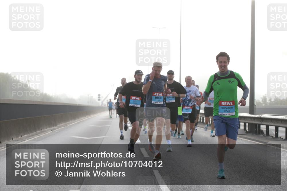 03.10.2026 - Köhlbrandbrückenlauf Jannik Wohlers http://msf.ph/oto/10704012 03.10.2026 09:13:22 Position 3 2021, 1142, 111, 2045 meine-sportfotos.de